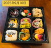 超！びかつ弁当　おかず11種類ほどデザート付き「ロングセラー健康弁当「超！びかつ弁当」—贅沢野菜とデザート付きでおもてなしにもおすすめ」