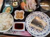 マダカの塩焼き＋刺身盛り合わせ定食　2600円「マダカの塩焼き＋刺身盛り合わせ定食2600円」
