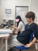 ブログを書く中3Yと湊先生「唯一無二の別中学の生徒ブログ!!」