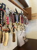 何色がすきですか?「鹿角を使った手作りキーホルダー&犬の首輪、店頭販売中!」