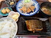 煮魚ランチ、若鶏唐揚げ、小鉢付き　1350円「煮魚ランチ、唐揚げ、小鉢付き　1350円」