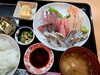 刺身盛り合わせ定食、小鉢付き　2000円「刺身盛り合わせ定食、小鉢3品付き　2000円」