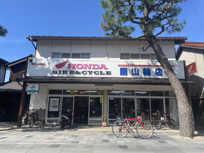 園山輪店さん前にて「えっ?ブランク?」