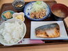 焼き魚ランチ、若鶏唐揚げ、小鉢付き　1350円「焼き魚ランチ、若鶏唐揚げ、小鉢3品付き　1350円」