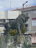 JR新町駅のライオンです。堂々としています。「群馬県公安委員会届出済み。あなたのお悩み事必ず解決致します。ご連絡お待ちしています。」