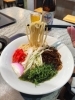 もずくとアーサをトッピングした鰹と昆布出汁のそば「もずくそば×アーサで海の恵みを満喫!お肉が苦手な方にもおすすめの一杯」
