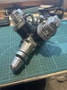 「ENYA製V型2気筒エンジンを展示中！精巧な造形と機能美を間近で体感」