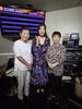 左からオーナ相馬、瀬口侑希さん、スタッフゆきちゃん「瀬口侑希&赤井銀次ミニライブ♪津田沼駅近歌の広場T&Sにて9月26日に開催されました。」