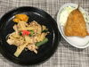 「本日のAランチは　肉とタケノコ中華風炒めアジフライ」