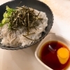 生しらす丼「北条・森水産の生しらす丼が登場!新鮮しらすを贅沢に味わう一杯」