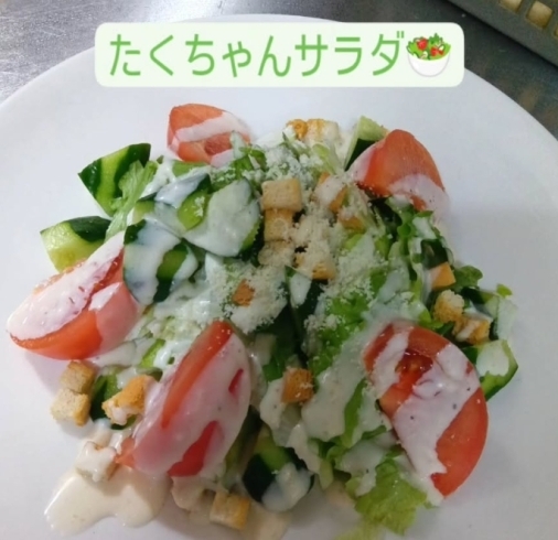 たくちゃんサラダ🐙「お客さんが喜んだ顔が見たい 喜んでもらいたい そんな気持ちでいつも元気に営業してます😊 京阪 枚方公園駅より徒歩2分!!たこ焼き・焼きそば 三代目たくちゃん 枚方公園」