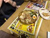 スッパイマン夕焼けを食するボン様「まだまだ人気スッパイマンとのコラボ企画ラーメン」