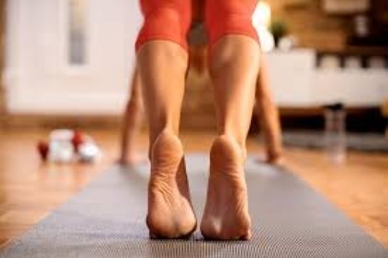 つま先立ち動作はしてますか?1日20回やりましょう「足首と健康の深ぁ~い関係。今日から足首の見方が変わるかもいれません。」