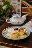 「☕ほっとする甘さ。ケンジントンのスコーンと紅茶で、ゆるやかな午後を」