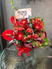 「開店祝いにおすすめ！深紅の生花アレンジメントのご紹介」