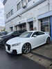 「雨上がりの店舗前に並ぶAudi TT RS CoupeとSUV　～こだわりの車とともに～」
