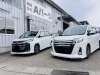 現行、旧型を並んでパシャリ「白いノアが中古車として入庫!現行&旧型が並んでいます」