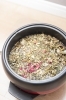 ハーブも入れるのが特長のよもぎ蒸しです「季節の変わり目は「冷え」の落とし穴」