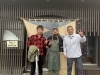 お二人と記念撮影「とちぎテレビ『U字工事の旅!発見』取材がありました!チャーシュー麺を絶賛いただきました」