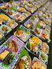「色とりどりの折詰料理、ご注文ありがとうございます！」