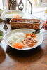 「🦐スパイスの香りに誘われて。ケンジントンのえびカレー  こんにちは、ケンジントンです。 今日はランチで人気のえびカレーをご紹介🍛  スプーンを入れると、ふんわり立ちのぼるスパイスの香り。 ひと口食べれば、まろやかなコクの中にえびの旨みが」