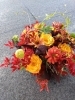紅葉の中のバラも秋色「テーブル花を秋色に」