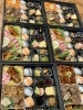 週末前の仕込み風景。 「明日のご予約は満席となりました。誠にありがとうございます。」