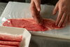 「お肉ソムリエが贈る冬ギフト。一枚一枚丁寧に仕上げる、すき焼き・しゃぶしゃぶ用お肉」