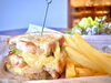エビのスイートチリサンド「今週のランチはエビのスイートチリサンド!人気のジャークチキンサンドも復活!」