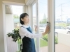 家事代行　窓拭き「年末の大掃除はプロにお任せ！キッチン集中掃除で効率よく新年準備を」