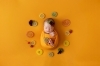「ビタミンカラーで元気いっぱい！フルーツいっぱいのニューボーンフォト」