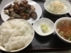 「本日の日替わり定食は豚肉とナスの特製味噌炒め定食です」