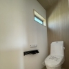【新築計画中の若い世代必見】トイレに窓は本当に必要？断熱と換気のベストバランス【栗東市の新築・リフォームならおおやま工務店】