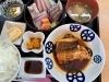 コチの煮付け+刺身盛り合わせ定食 2800円「コチの煮付け+刺身盛り合わせ定食、小鉢付き 2800円」