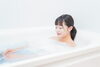水素浴で全身に水素を浴びている女性「11月26日は「いい風呂の日」　美容と健康をＷでケア◎【江南市/扶桑町/各務原市/犬山市/整骨院/接骨院/ほねつぎ/猫背矯正/骨盤矯正/水素療法/ドライヘッドスパ/トリガーマッサージ】」