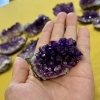 税込1500円／とびっきり深い紫色の個体「徳島駅から徒歩9分！観葉植物と天然石のお店、はっぱ堂にブラジル産のアメジストがたくさん入荷しました！」