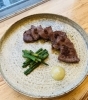 ハンバーガーと一緒に食べれる量ですよ「【新メニュー】お手頃価格で鹿肉を堪能!「鹿肉ステーキ100g」が登場」