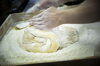 鶏卵饅頭の生地「美味しい鶏卵饅頭は、繊細な生地作りから。季節と向き合う職人の技」