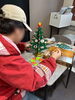 「クリスマスツリーの飾りつけをしました」