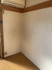 ビフォー「あきらめないで！壁紙の複合的な汚れもクロスメイクで見違える白さに」
