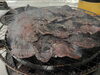北海道産熊肉（ヒグマ）のジャーキー「熊あります!!【北海道産ヒグマのジャーキー】  北海道産のヒグマを黒ビールとスパイスに漬け込みロースト。桜チップでスモークした熊ジャーキー。  ほどよい塩みと時折感じる野生の香り。 是非ビールとご一緒に“熊”もお召し上がり下さい。」