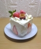 「おひとり様用クリスマスケーキ♪キューブ型の可愛いショートケーキが登場！」