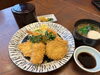 「本日の日替わりランチは、ミックスフライ定食です！」