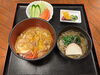 「本日の日替わりランチは、親子丼とおそばのセットです！」
