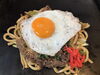 鉄板牛すき焼きうどん 玉子付き 1.450円税込「本日12月20日(土)もご来店をお待ちしております。/国産牛たっぷり!鉄板牛すき焼きうどん(玉子付き)/お好み焼き・鉄板焼きしぐれ/磯子区岡村」