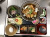 「鶏の唐揚げ卵とじがメインの本日の和定食ランチ」