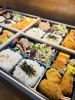 特製のお弁当を63個お届けしました。「1月・2月の法事・慶事と学校・企業向け弁当配達|馬込霊園近くの肉割烹」