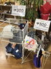 「お得な300円ワゴンございます(^^)」