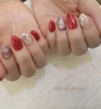 雪の結晶ネイル「赤ラメ×雪の結晶でつくる冬のきらめきネイル」