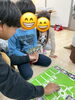 レクチャーしながらゲームを進める様子「【放デイ】ボドゲの日【札幌市北区児童デイサービスこぱんはうすさくら札幌太平教室】」